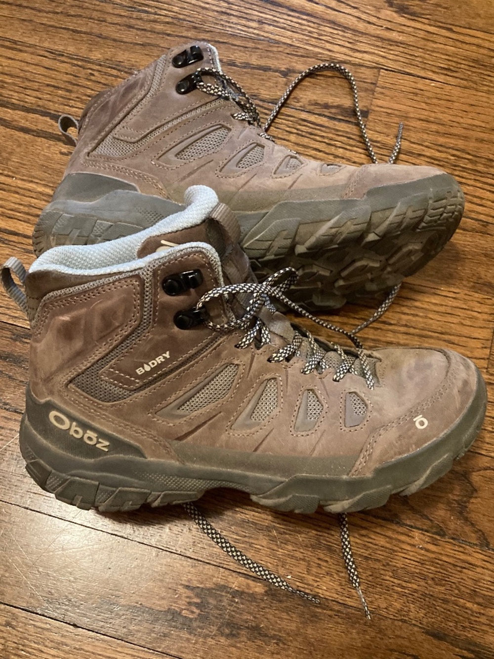 Obōz hiking boots